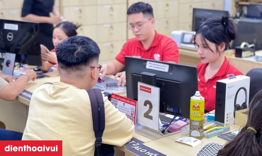 Quy tr&igrave;nh thay m&agrave;n h&igrave;nh Samsung A15 chuy&ecirc;n nghiệp lấy liền tại Điện Thoại Vui