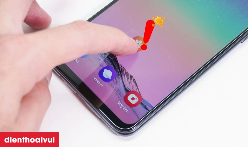 Cảm ứng đơ, mất cảm ứng l&agrave; dấu hiệu bạn cần thay m&agrave;n h&igrave;nh Samsung A15 mới