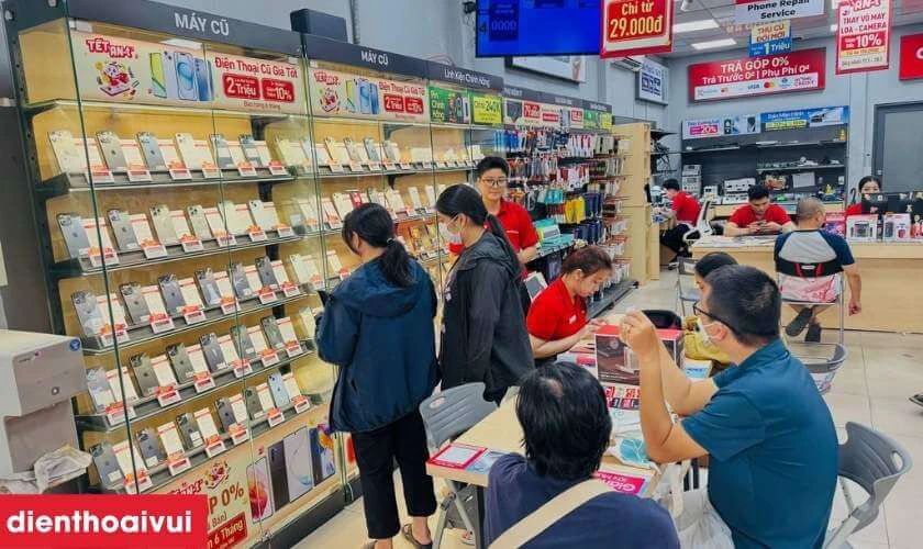 Nhân viên giàu kinh nghiệm, tận tâm và luôn sẵn sàng hỗ trợ khách hàng