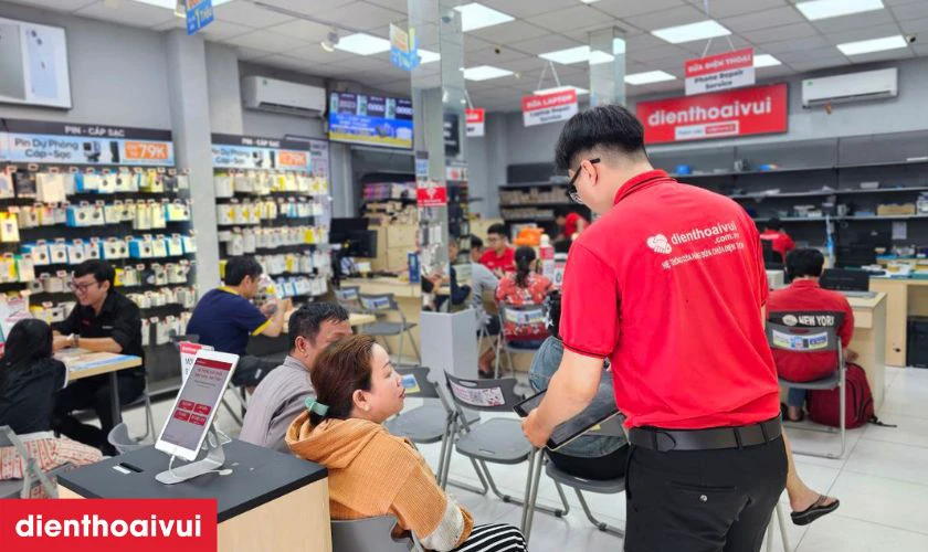 Dịch vụ thay m&agrave;n lấy liền tại Điện Thoại Vui