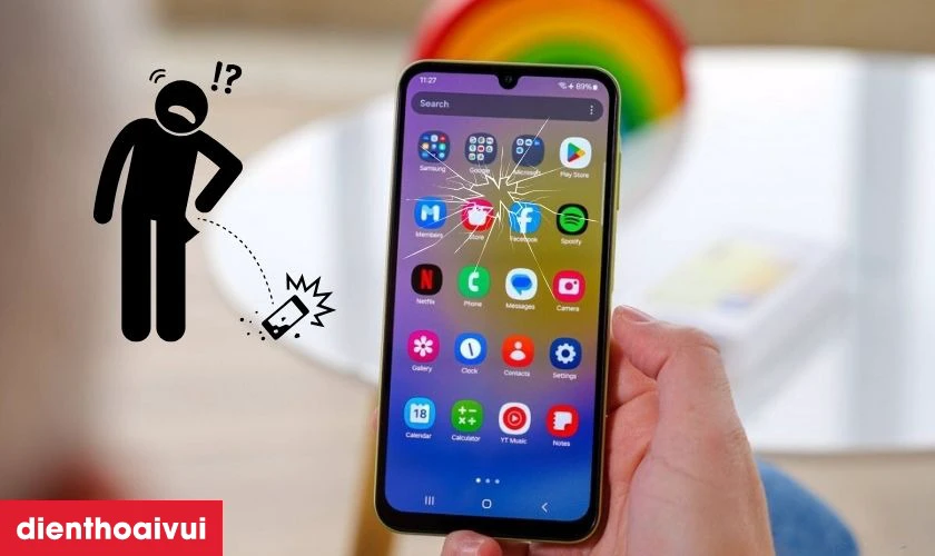 Va chạm mạnh l&agrave;m hư hỏng m&agrave;n h&igrave;nh Samsung A25 cần thay mới