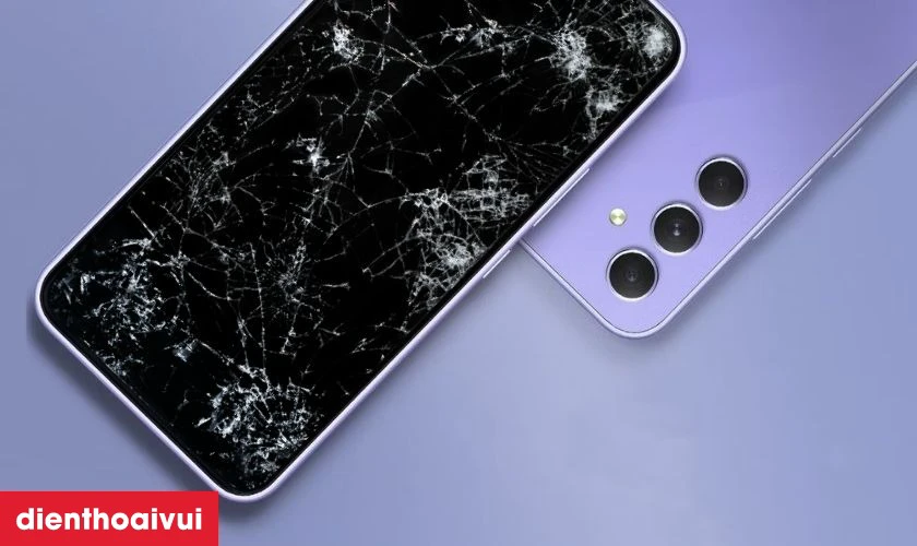 C&aacute;c vết nứt, vỡ, trầy xước tr&ecirc;n m&agrave;n h&igrave;nh l&agrave; dấu hiệu m&agrave;n h&igrave;nh cần thay mới
