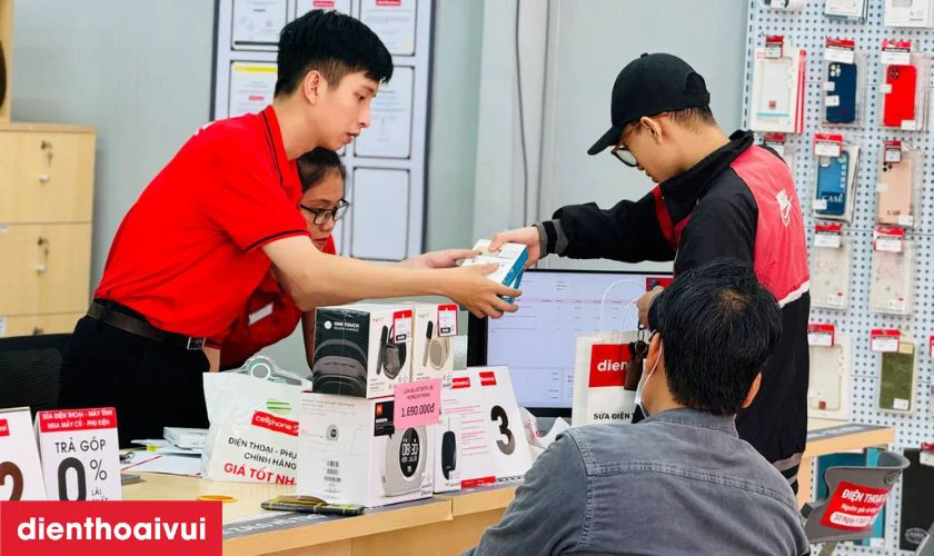 Dịch vụ thay m&agrave;n h&igrave;nh Samsung Galaxy A35 loại A+ lấy liền tại Điện Thoại Vui