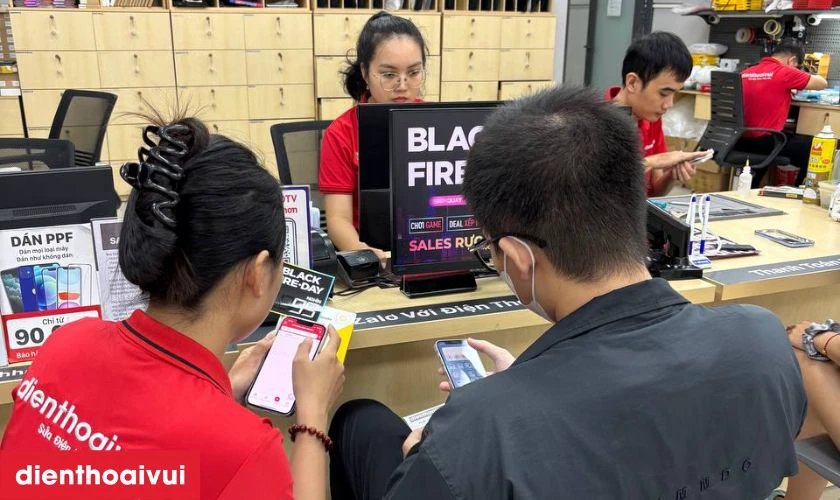 B&agrave;n giao m&aacute;y v&agrave; thanh to&aacute;n