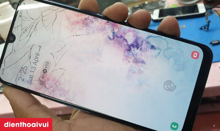 Khi n&agrave;o n&ecirc;n thay m&agrave;n h&igrave;nh mới cho điện thoại?