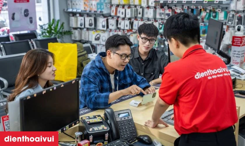 Quy tr&igrave;nh thay m&agrave;n h&igrave;nh Samsung Galaxy A70 chuy&ecirc;n nghiệp lấy liền tại Điện Thoại Vui