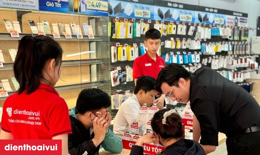 Thay m&agrave;n h&igrave;nh Samsung Galaxy A73 5G h&atilde;ng Safety ở đ&acirc;u uy t&iacute;n