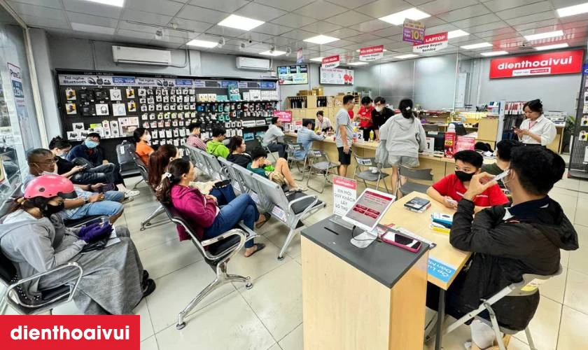 Dịch vụ thay m&agrave;n h&igrave;nh Samsung