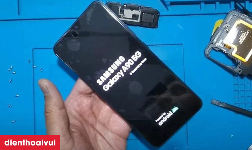 M&agrave;n h&igrave;nh Safety được đ&aacute;nh gi&aacute; cao cả về thẩm mỹ v&agrave; hiệu năng