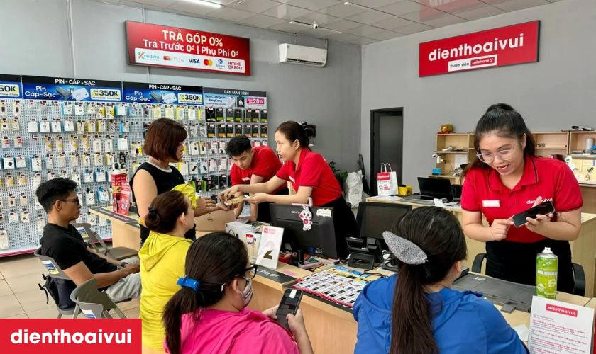 Đến Điện Thoại Vui để trải nghiệm dịch vụ thay m&agrave;n h&igrave;nh lấy ngay với gi&aacute; tốt nhất