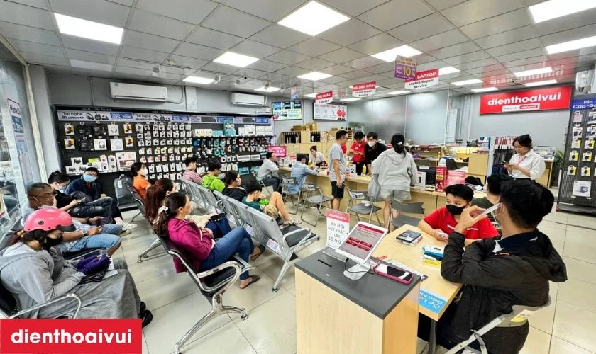 Cửa h&agrave;ng thay m&agrave;n h&igrave;nh Samsung Fold ch&iacute;nh h&atilde;ng, lấy liền Điện Thoại Vui