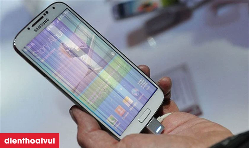 Khi n&agrave;o n&ecirc;n thay m&agrave;n h&igrave;nh mới cho điện thoại