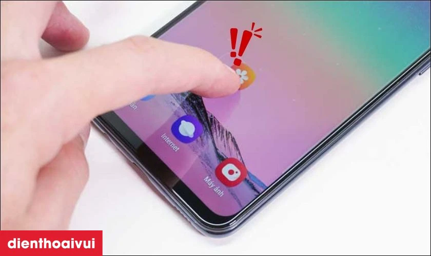M&agrave;n h&igrave;nh cảm ứng bị loạn cần thay mới để khắc phục