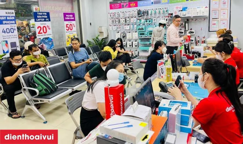 Khách kiểm tra lại toàn bộ và nhận phiếu bảo hành