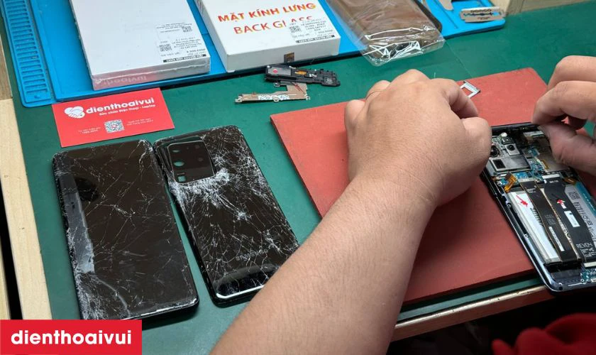 Quy tr&igrave;nh thay m&agrave;n h&igrave;nh Samsung Galaxy Note 20 Ultra nguy&ecirc;n khung