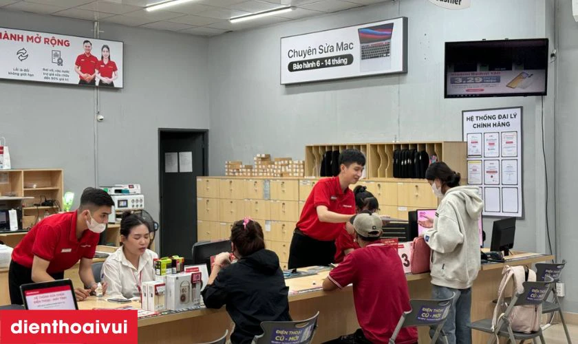 Dịch vụ thay m&agrave;n h&igrave;nh Samsung S2 ch&iacute;nh h&atilde;ng, lấy liền tại Điện Thoại Vui