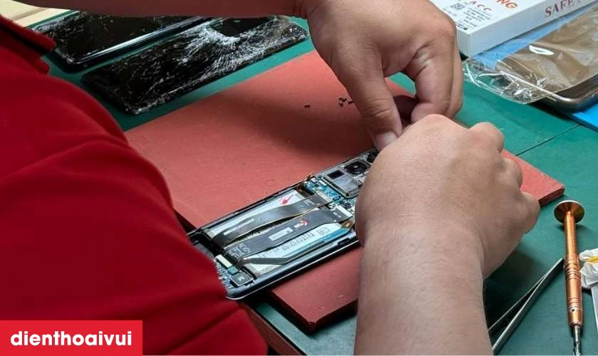 Quy trình thay màn hình Samsung Galaxy S20 rời chính hãng GENA loại Pro chuyên nghiệp lấy liền tại Điện Thoại Vui