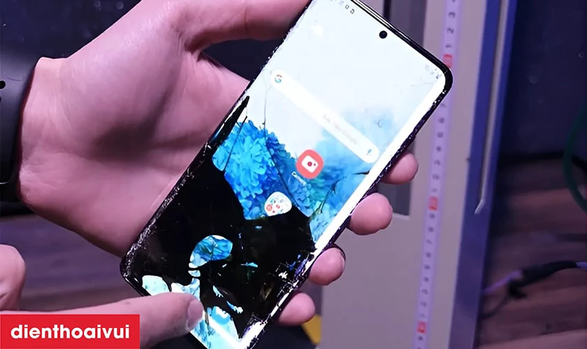 M&agrave;n h&igrave;nh bị chảy mực l&agrave; dấu hiệu cần thay mới