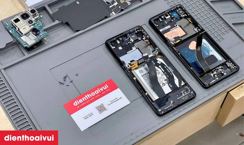 Quy tr&igrave;nh thay m&agrave;n h&igrave;nh Samsung Galaxy S24 Ultra nguy&ecirc;n khung ch&iacute;nh h&atilde;ng GENA loại A+ Size 6.8 chuy&ecirc;n nghiệp lấy liền tại Điện Thoại Vui