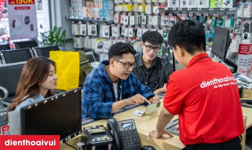 Dịch vụ thay màn hình Samsung S8 ở đâu chính hãng, giá rẻ tại TPHCM, Hà Nội