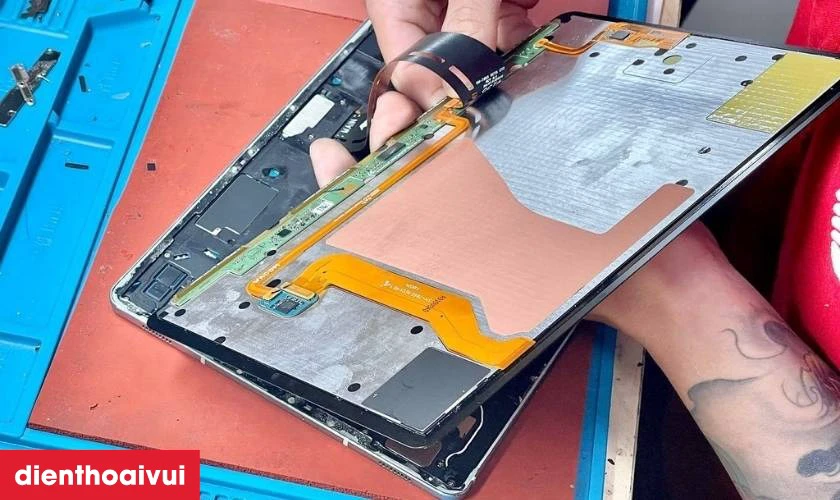 Quy tr&igrave;nh thay m&agrave;n h&igrave;nh Samsung Galaxy Tab A8 8.0 2019 (T290) ch&iacute;nh h&atilde;ng GENA loại Pro lấy liền