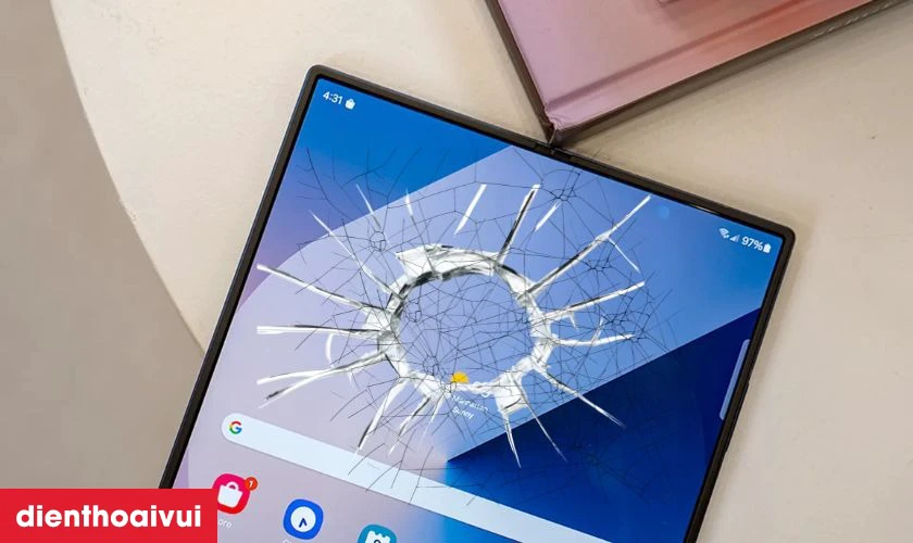 C&aacute;c dấu hiệu trường hợp bạn cần thay m&agrave;n h&igrave;nh Samsung Galaxy Z Fold 7 mới