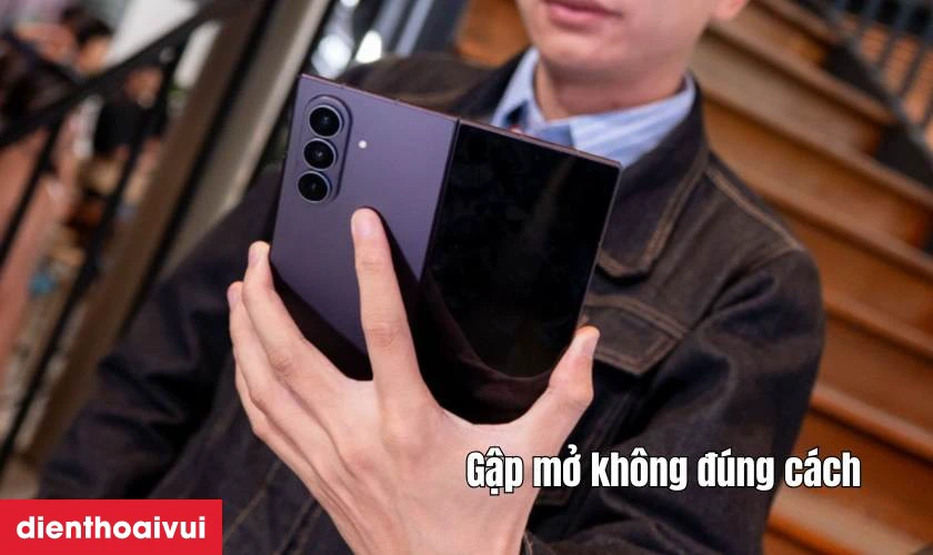 M&agrave;n h&igrave;nh Samsung Z Fold 8 Ultra bị hỏng do đ&acirc;u