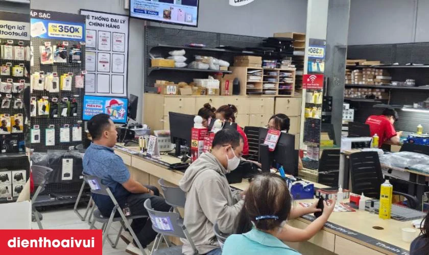 Quy tr&igrave;nh thay m&agrave;n h&igrave;nh Samsung Z Fold 8 Ultra chuy&ecirc;n nghiệp tại Điện Thoại Vui
