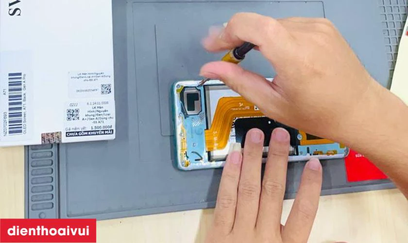 C&aacute;c bước thay m&agrave;n h&igrave;nh Samsung M14 chuy&ecirc;n nghiệp