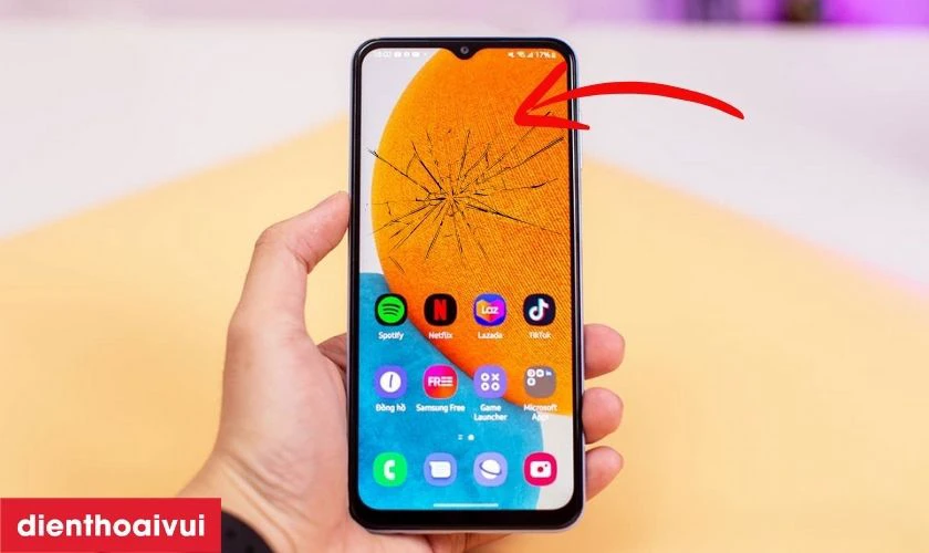 M&agrave;n h&igrave;nh Galaxy M23 bị va đập