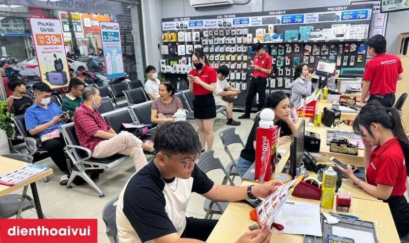 Quy tr&igrave;nh thay m&agrave;n h&igrave;nh Samsung M52 chuy&ecirc;n nghiệp lấy liền tại Điện Thoại Vui