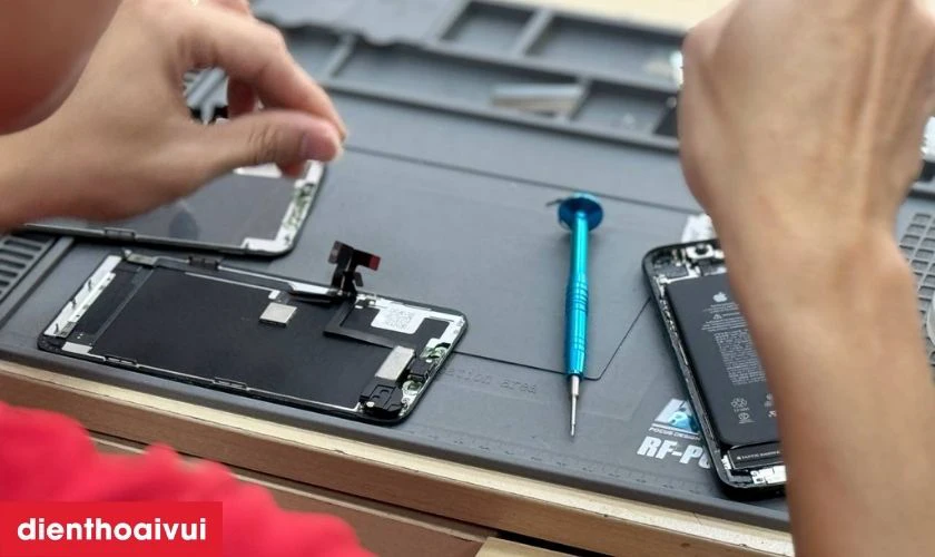 Quy tr&igrave;nh thay m&agrave;n h&igrave;nh Samsung M54 chuy&ecirc;n nghiệp lấy liền tại Điện Thoại Vui