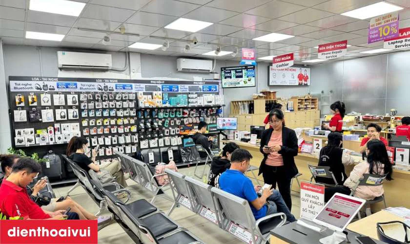 Dịch vụ thay m&agrave;n h&igrave;nh Samsung M55 ch&iacute;nh h&atilde;ng, lấy liền tại Điện Thoại Vui
