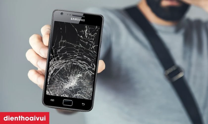 M&agrave;n h&igrave;nh Samsung S2 va đập bị vỡ cần phải được thay