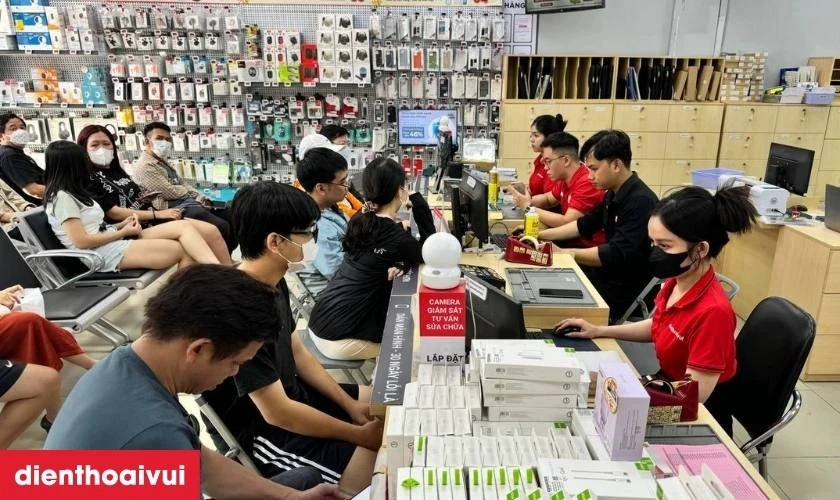Dịch vụ thay m&agrave;n h&igrave;nh Samsung S21 FE tại Điện Thoại Vui