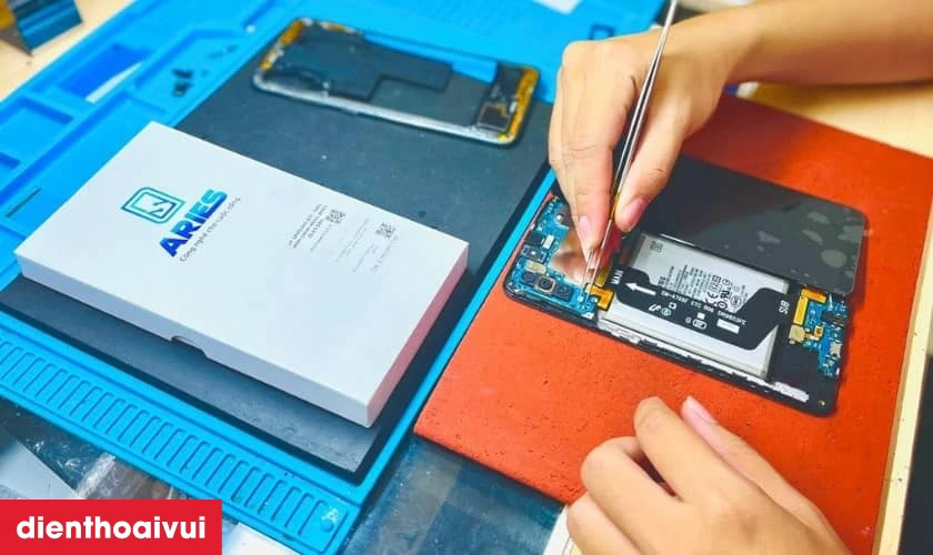 Quy tr&igrave;nh thay m&agrave;n h&igrave;nh Samsung Galaxy S8 Plus chuy&ecirc;n nghiệp lấy liền tại Điện Thoại Vui