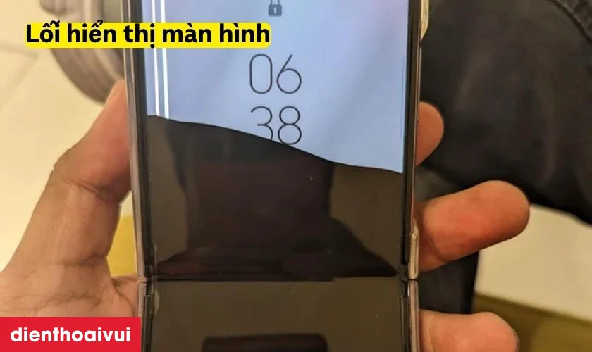 Các dấu hiệu bạn cần thay màn hình Samsung Z Flip 4 mới