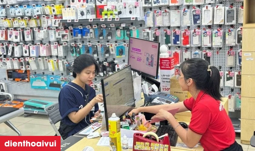 Bàn giao, dán tem bảo hành, ghi phiếu bảo hành