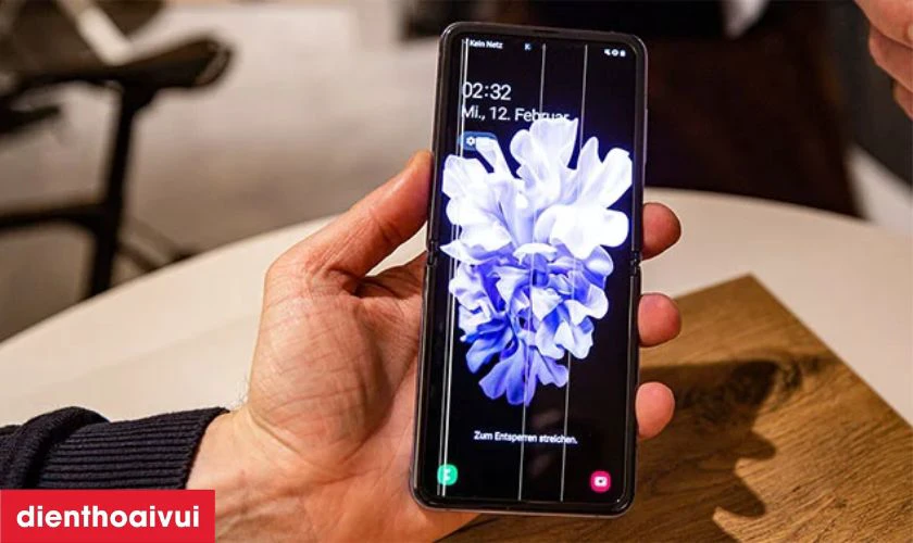 Hư hỏng các phần cứng trong điện thoại Samsung Z Fold 2