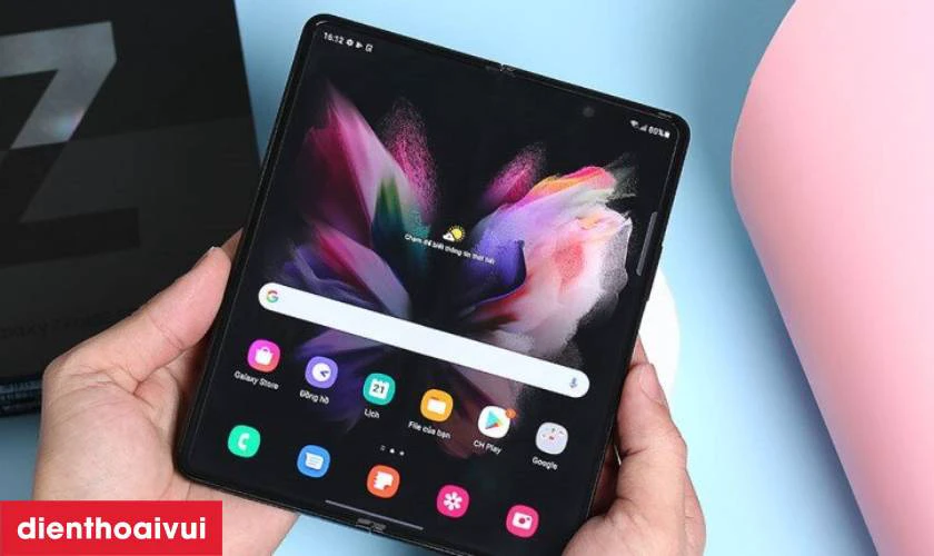 Tổng quan về m&agrave;n h&igrave;nh điện thoại Samsung Z Fold 3 5G