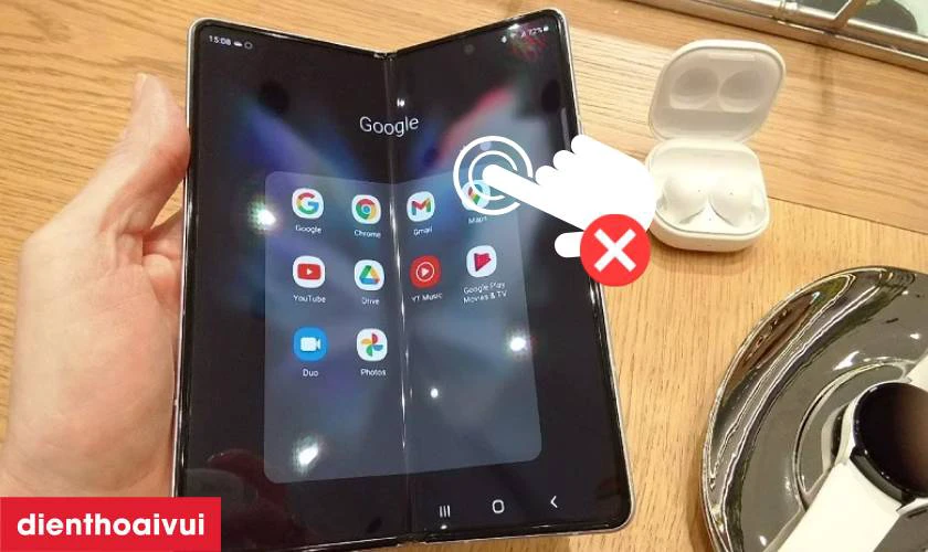 M&agrave;n h&igrave;nh Samsung Z Fold 3 5G nhấp nh&aacute;y, loạn cảm ứng