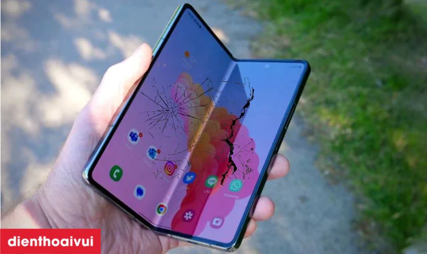 C&aacute;c dấu hiệu nhận biết bạn cần thay m&agrave;n h&igrave;nh Samsung Z Fold 5 mới