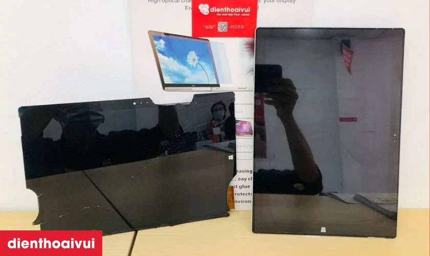 Hình ảnh trải nghiệm thực tế dịch vụ thay màn hình Surface