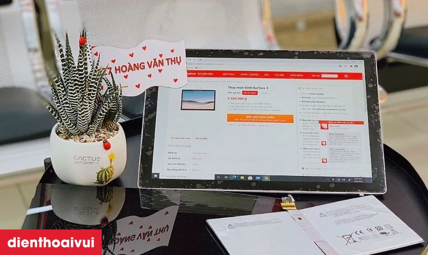 Hình ảnh trải nghiệm thực tế dịch vụ thay màn hình laptop tại Điện Thoại Vui