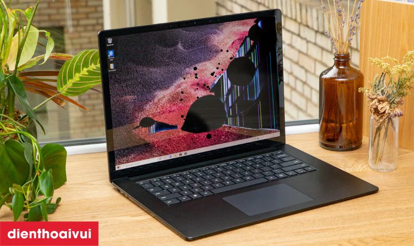 Dấu hiệu cần thay m&agrave;n h&igrave;nh Surface laptop 3 15 inch GENA
