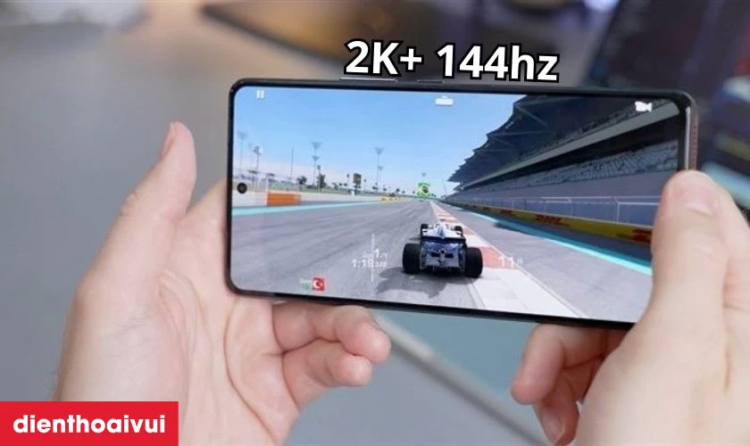 M&agrave;n h&igrave;nh k&iacute;ch thước lớn, độ ph&acirc;n giải cao gi&uacute;p Vivo iQOO 11 được nhiều người lựa chọn