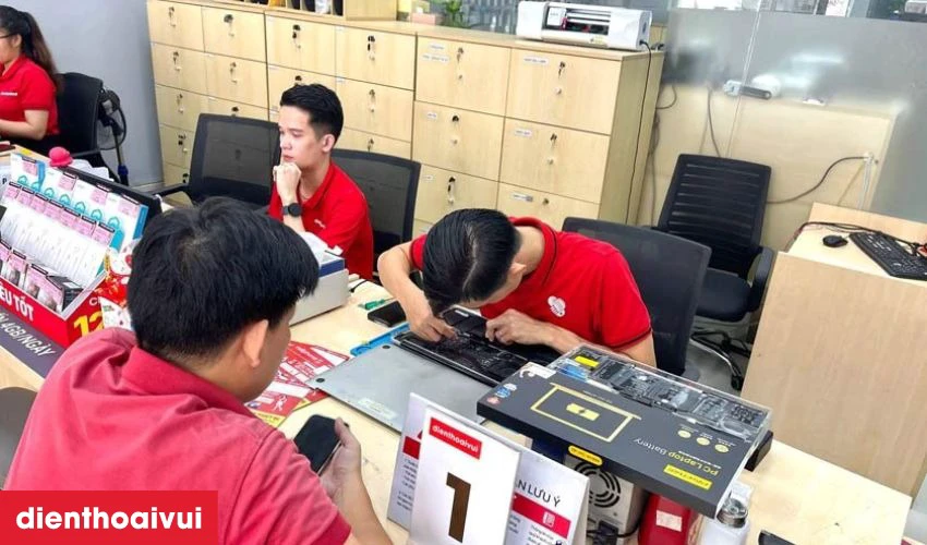 Điện Thoại Vui l&agrave; địa chỉ thay m&agrave;n h&igrave;nh Vivo iQOO 11 Pro uy t&iacute;n, gi&aacute; tốt