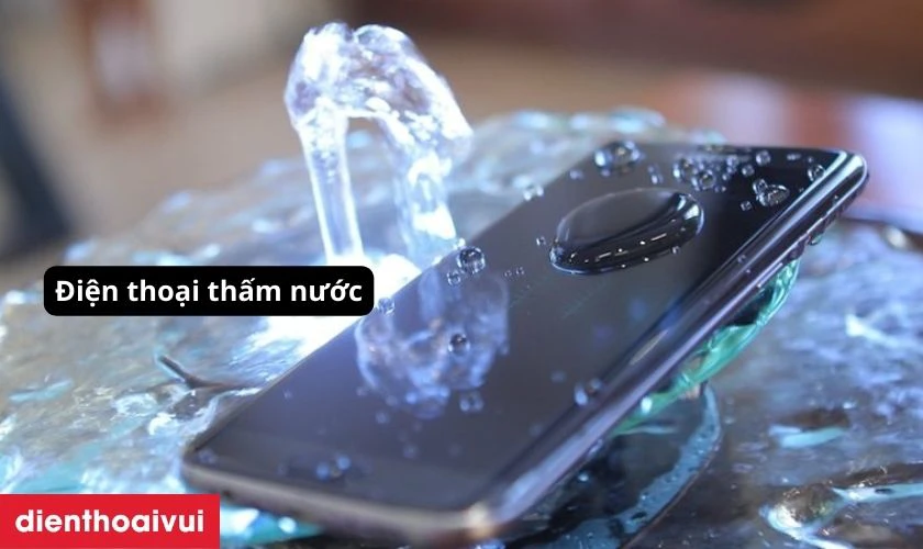 Vivo S10e kh&ocirc;ng tr&aacute;nh khỏi nguy cơ bị thấm nước khi tiếp x&uacute;c với m&ocirc;i trường ẩm ướt