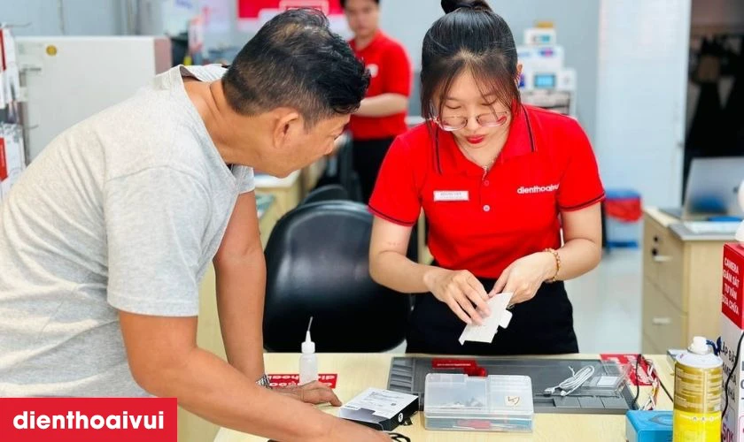 Dịch vụ hay m&agrave;n h&igrave;nh Vivo S15 Pro ch&iacute;nh h&atilde;ng, lấy liền tại Điện Thoại Vui