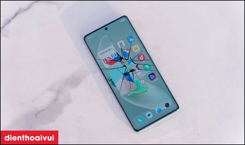 T&aacute;c động vật l&yacute; khiến Vivo S16 Pro cần thay m&agrave;n h&igrave;nh mới